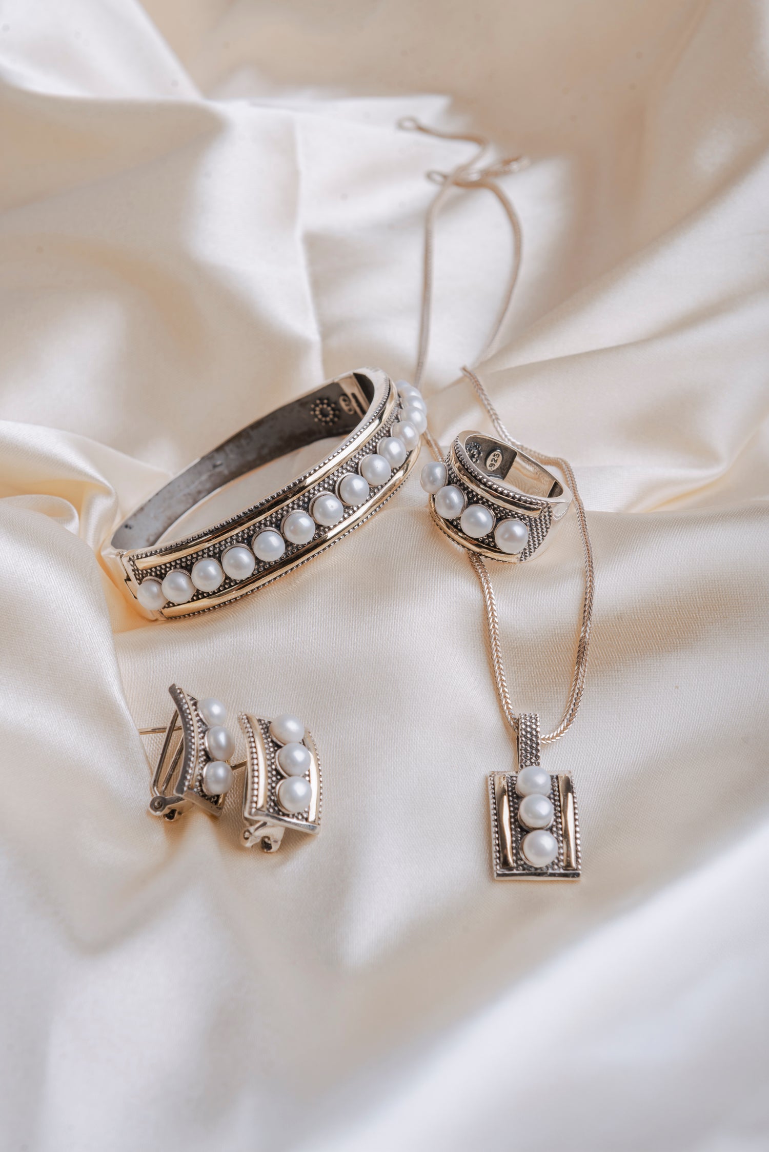 Aura Pearl Set